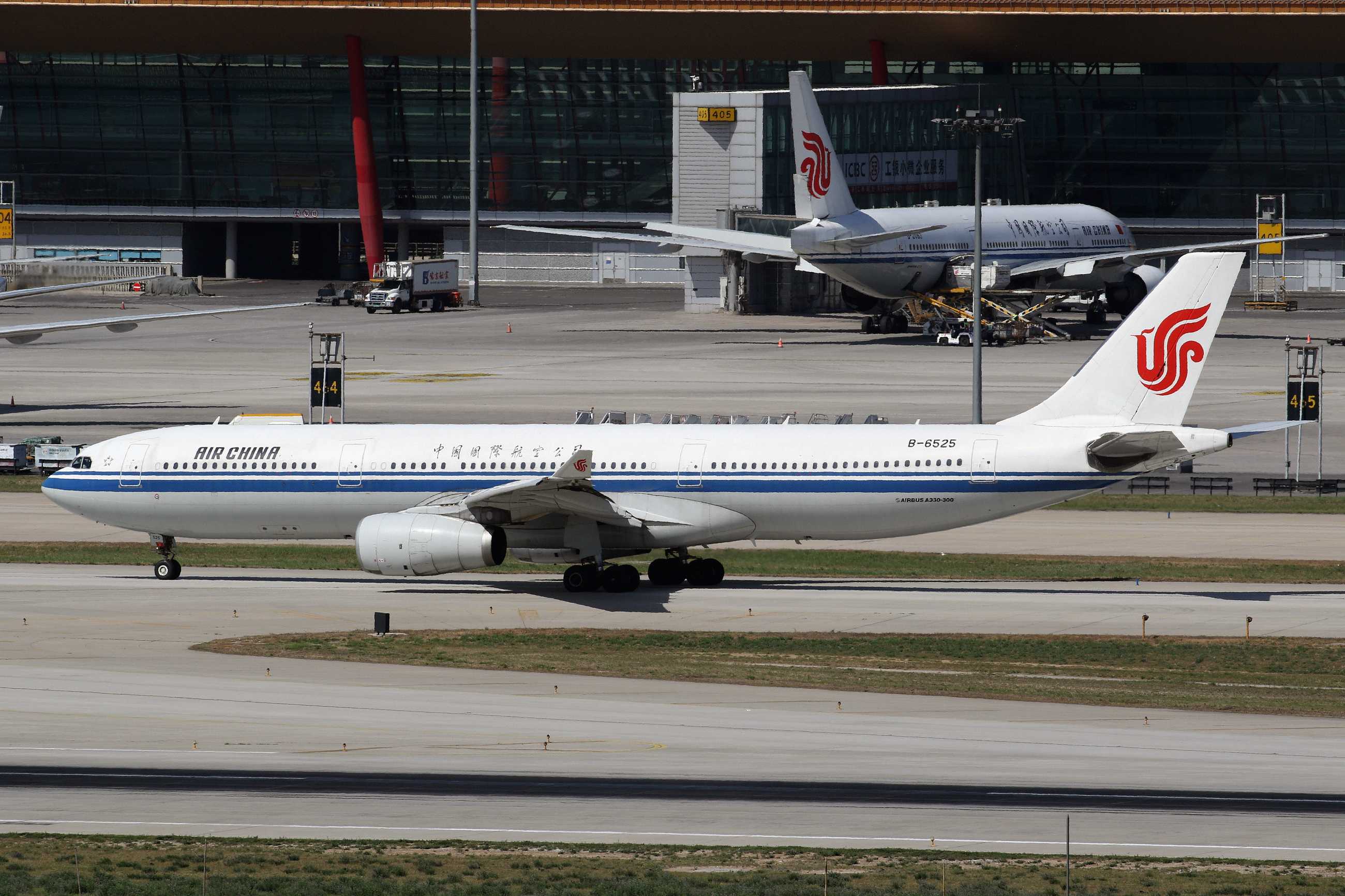 电脑翻出2016年拍的飞机3-8911 