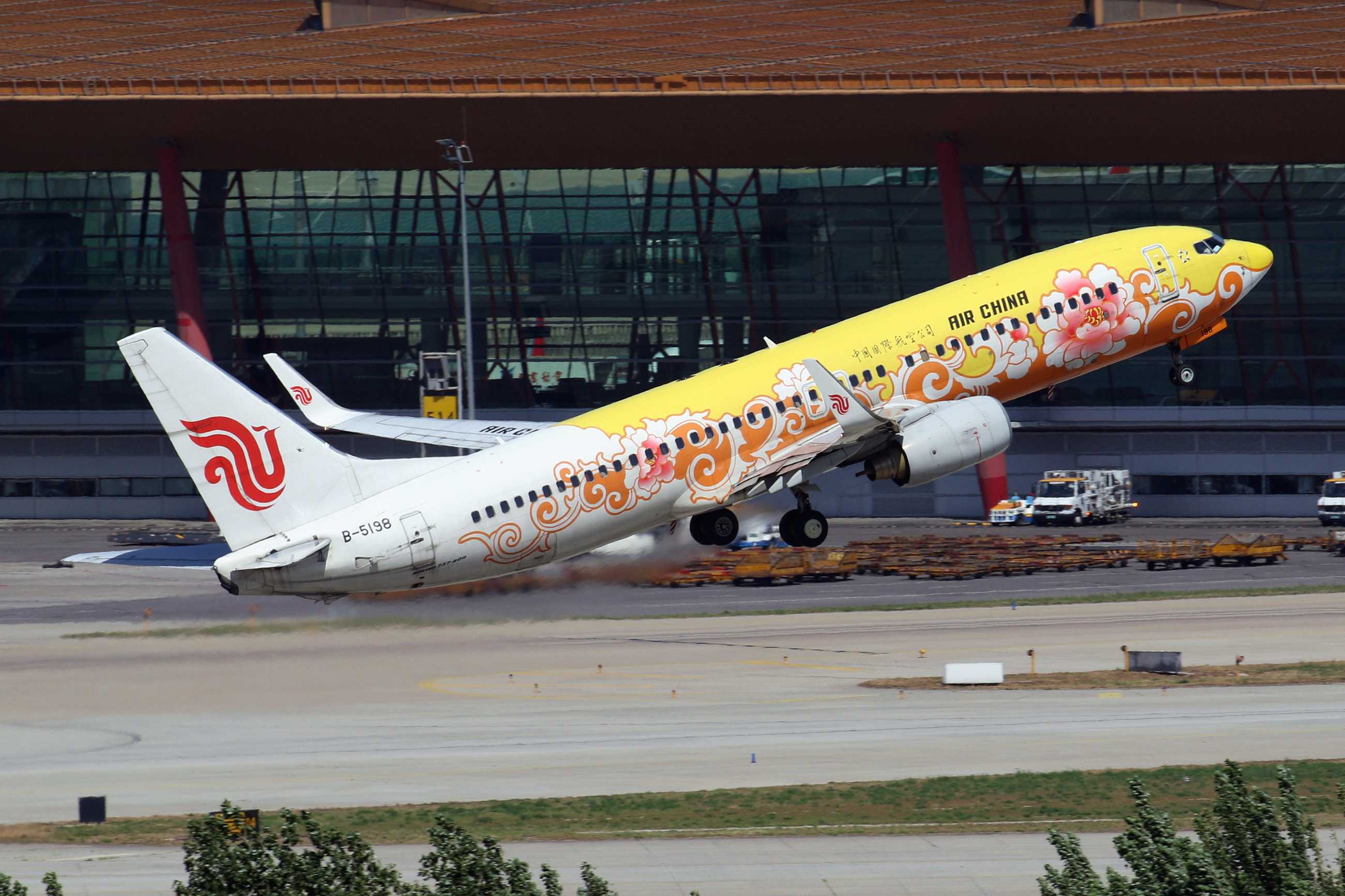 电脑翻出2016年拍的飞机3-8182 