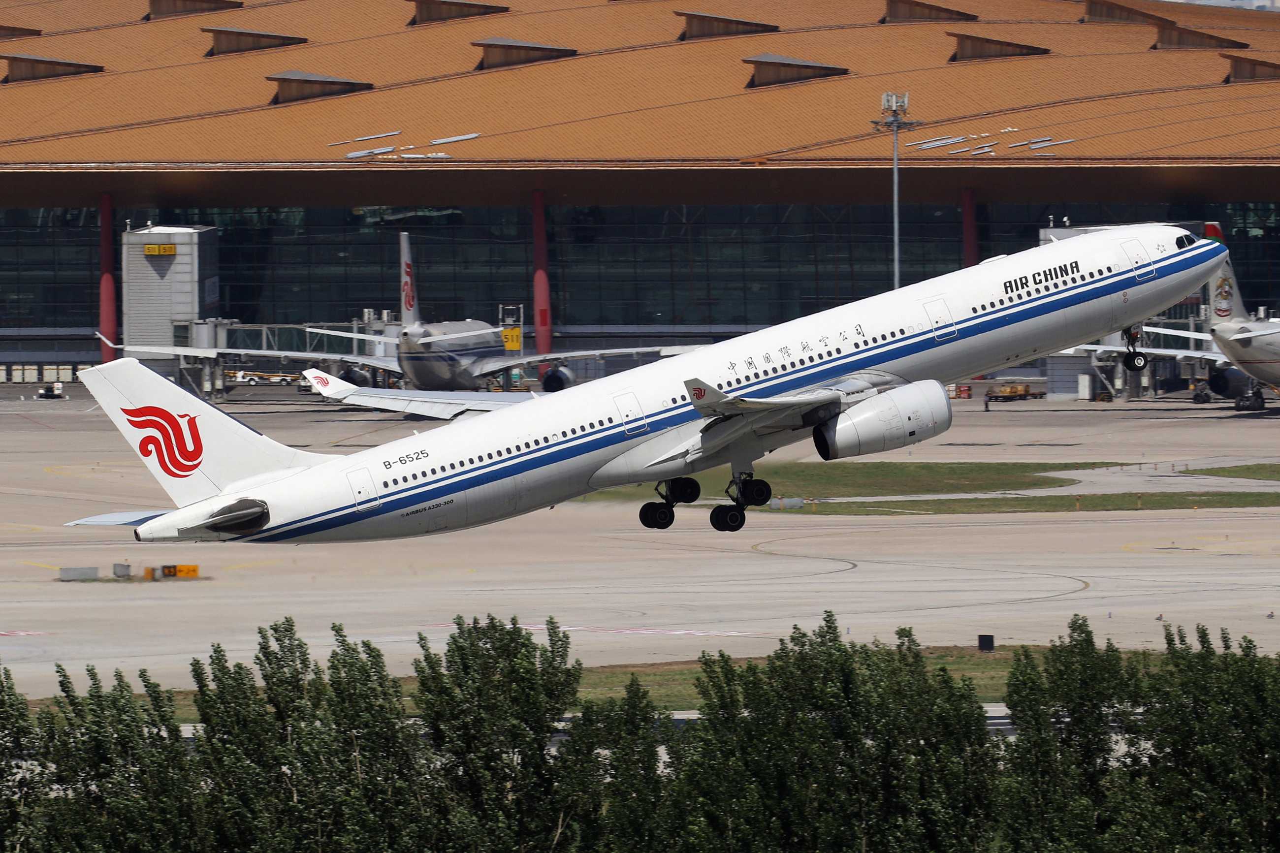 电脑翻出2016年拍的飞机3-8877 