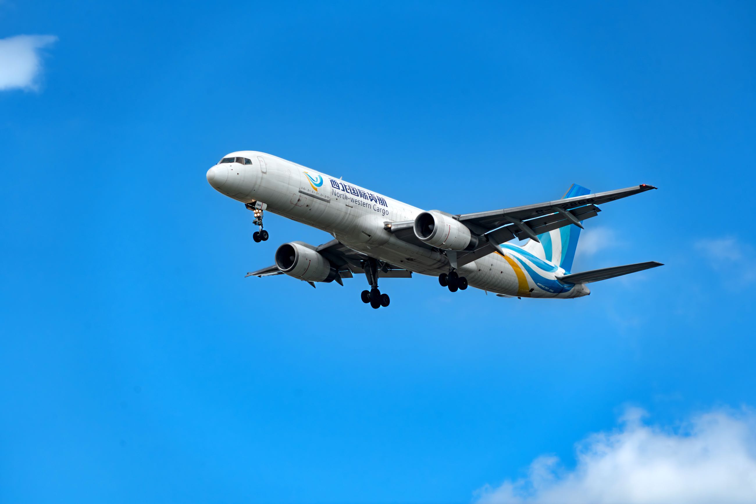 在货运活跃的757们-8591 