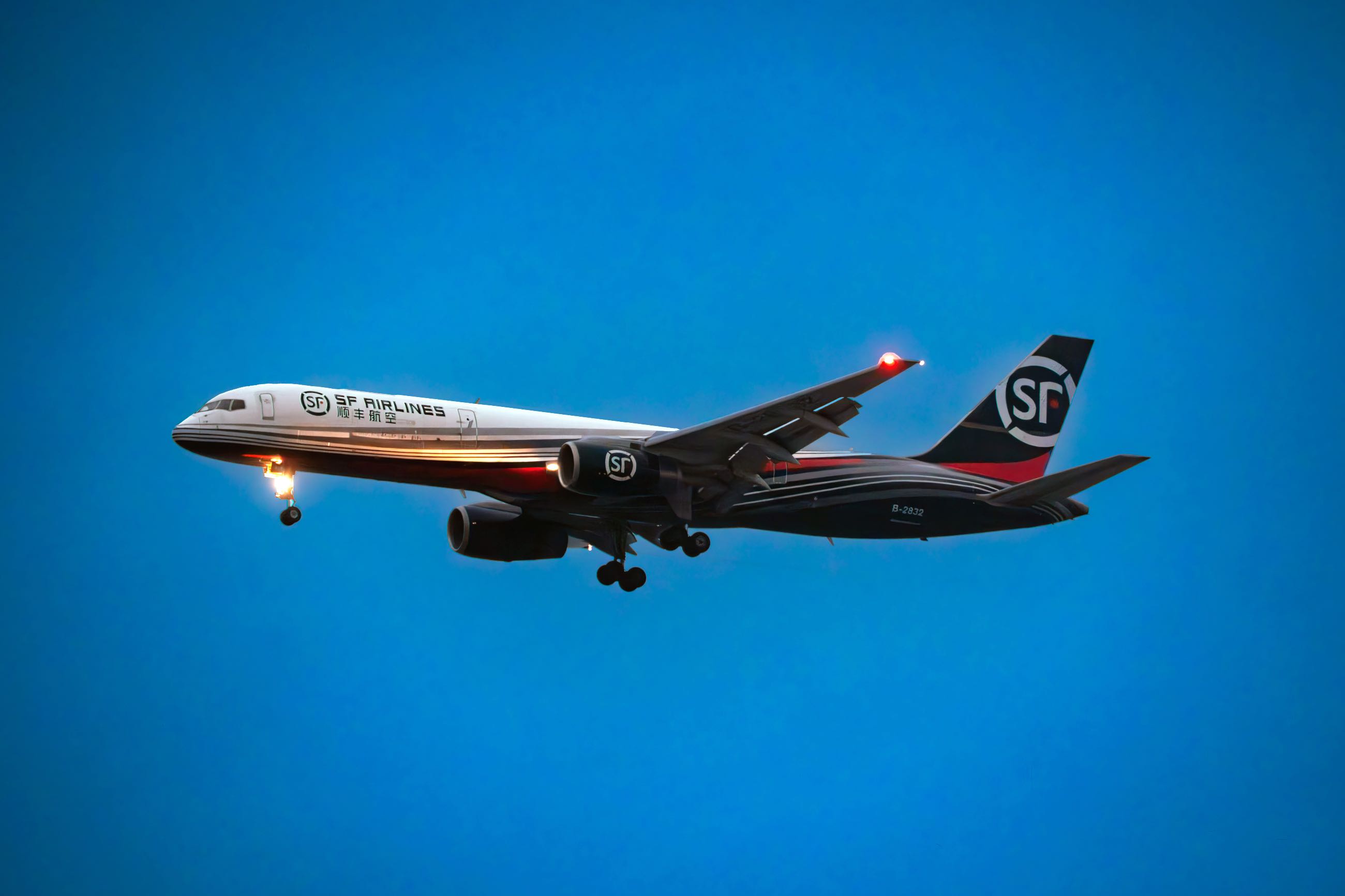 在货运活跃的757们-1812 