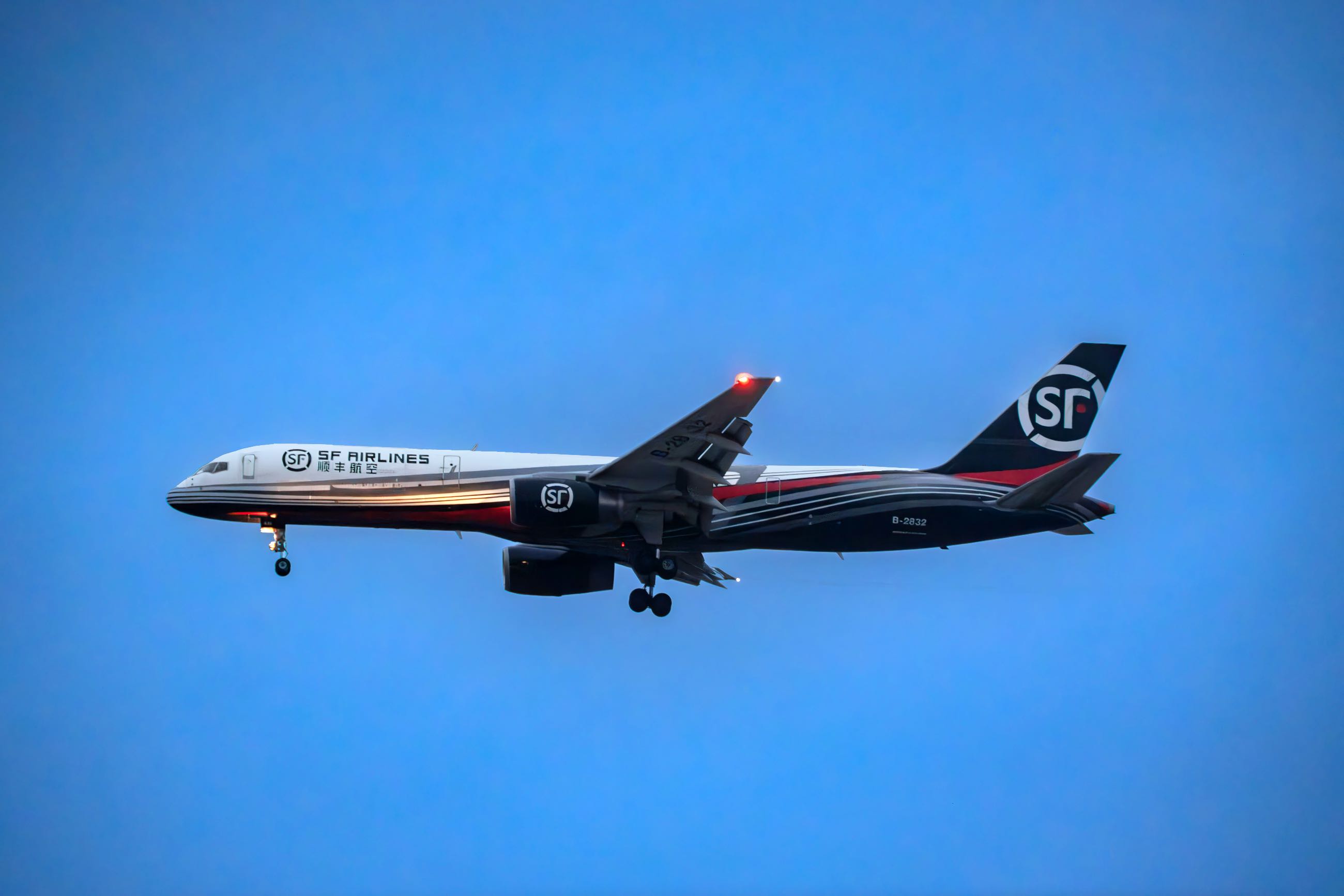 在货运活跃的757们-9052 