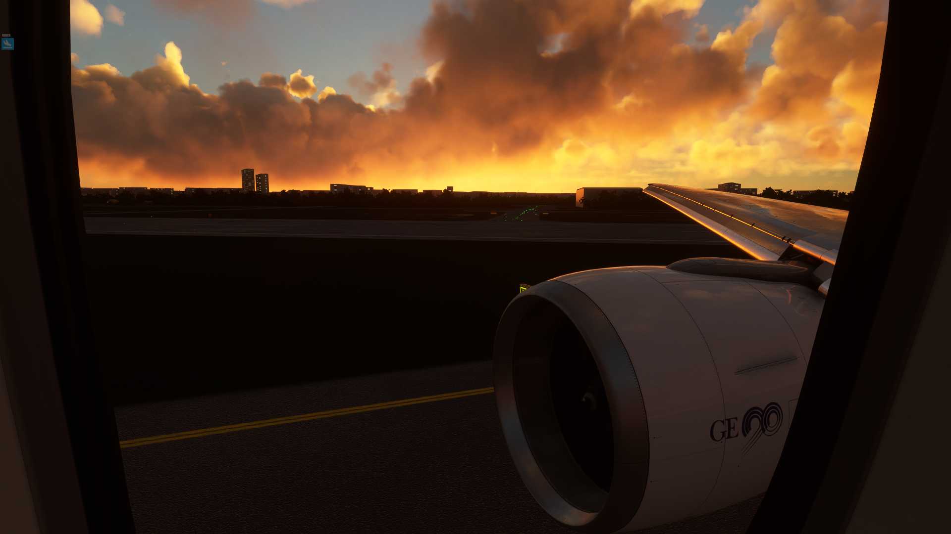 夕阳下的EVA777-440 