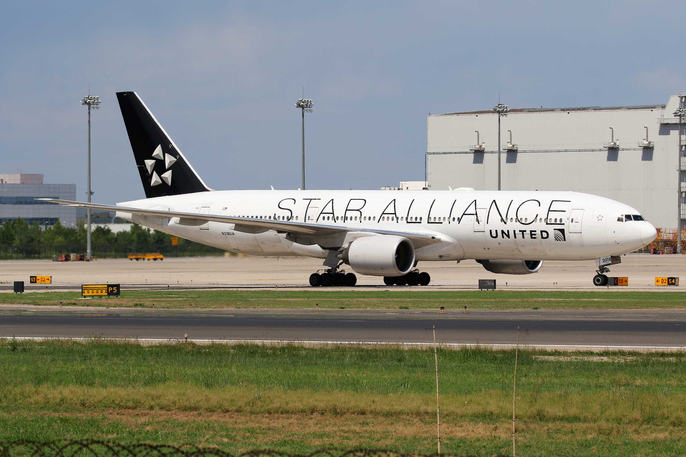 发一些十年前在首都机场拍的飞机-159 