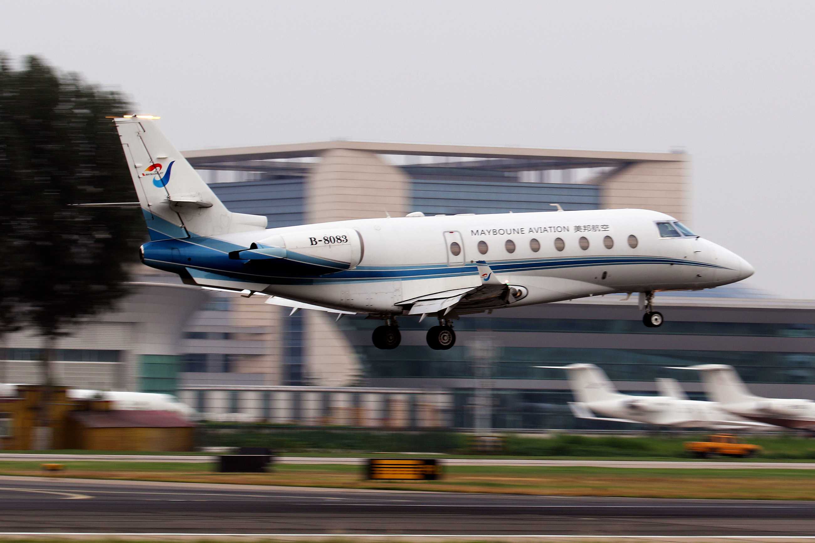 发一些十年前在首都机场拍的飞机-671 
