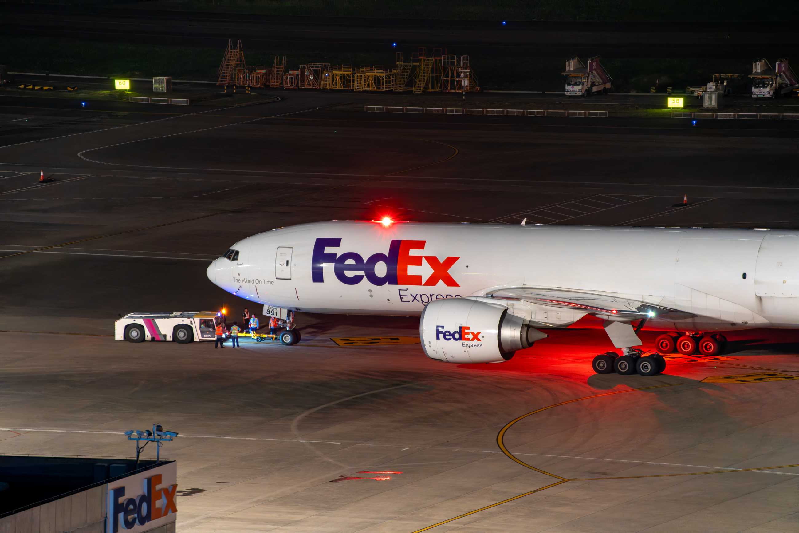 Fedex 77F夜间推出准备起飞-4323 