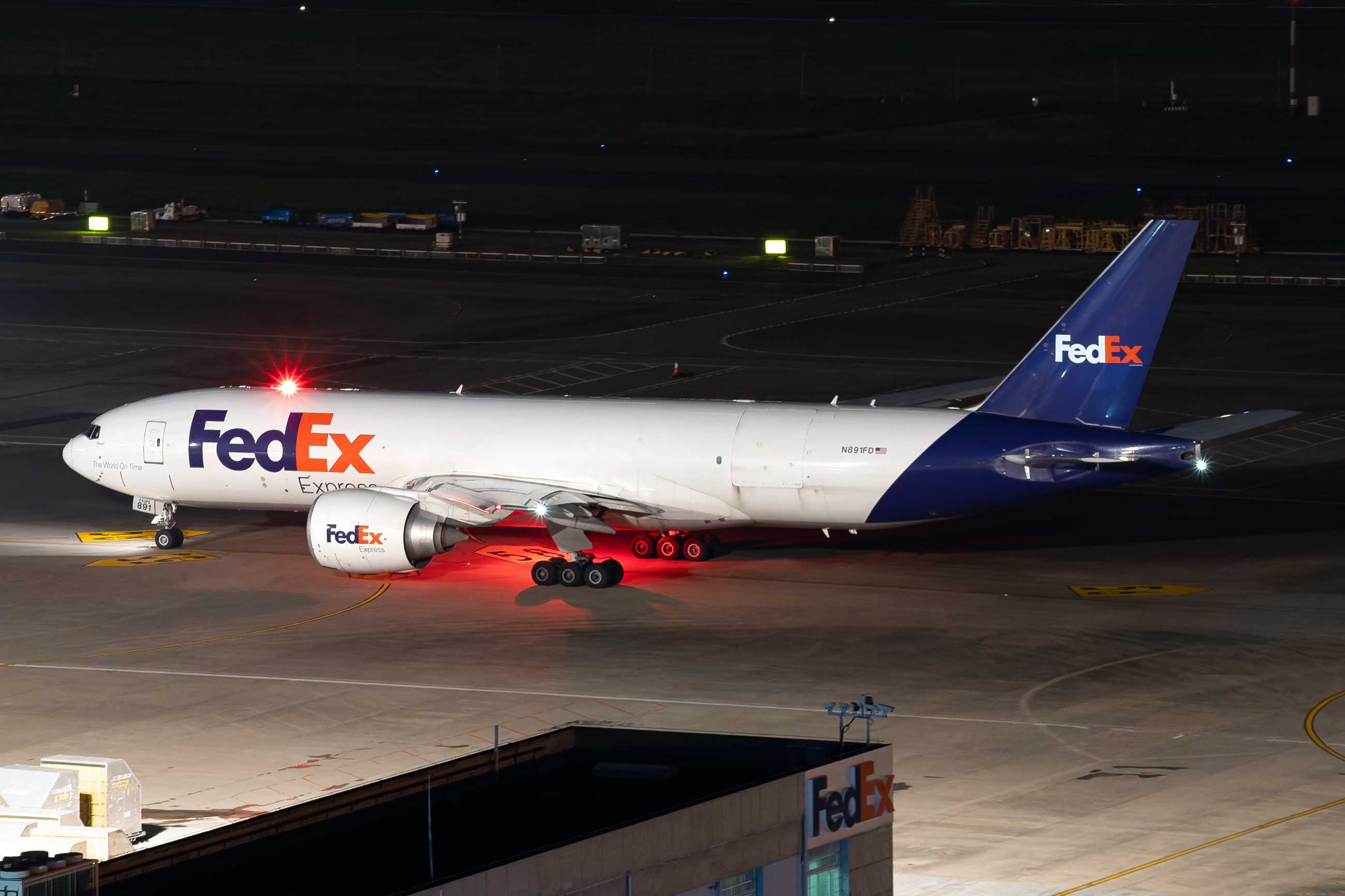 Fedex 77F夜间推出准备起飞-1223 