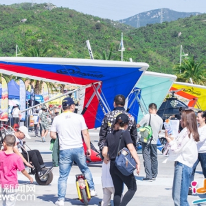 俯瞰大鹏碧海蓝天，2000名市民参与深圳首届航空飞行节
