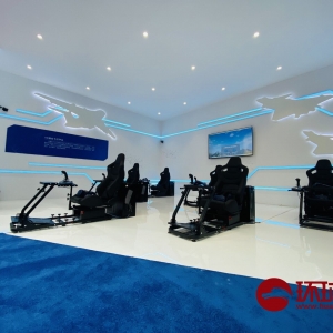 中国空军招飞展台亮相航展 VR模拟飞行平台抢眼