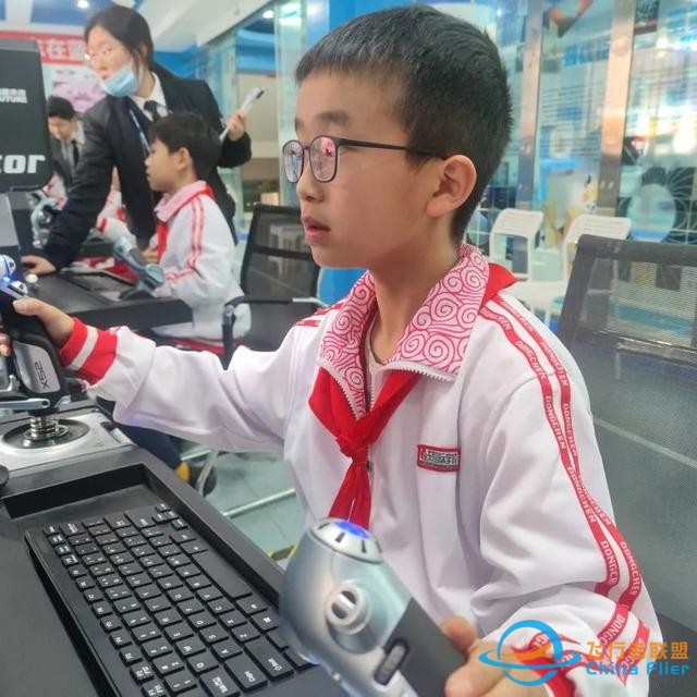 航空科普教育 - 飞行模拟器训练中心-303