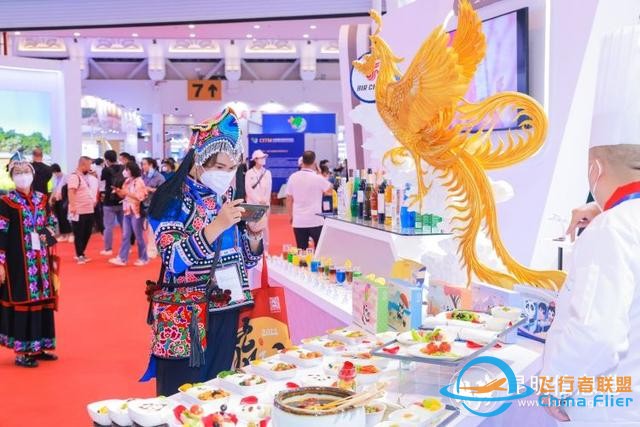 快来体验当飞行员！国航把飞行模拟器带进旅交会-8413