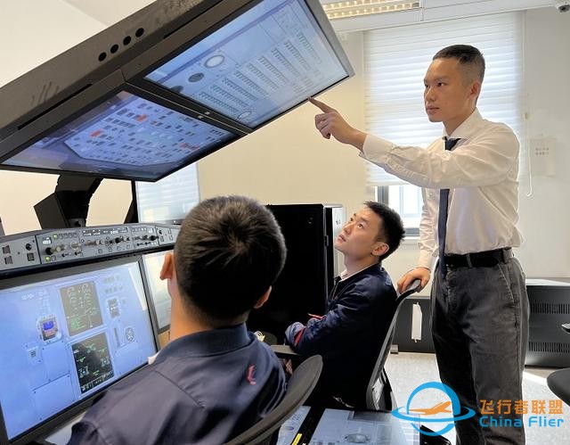 东航飞行教员：2022模拟飞行90711小时-7816