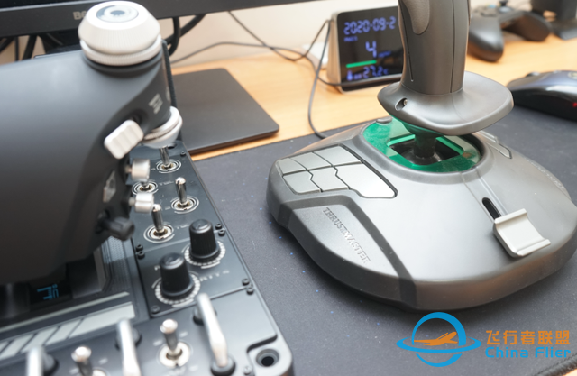 对于飞行它是认真的：罗技 X56 HOTAS仿真飞行摇杆-1160