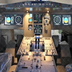 A320客机操纵杆为什么能摆茶盘？侧杆模仿战斗机，副驾被禁止起落