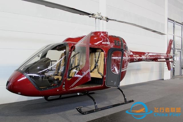 这款系统非常先进的轻型直升机，飞行更加安全，客舱空间大-1474