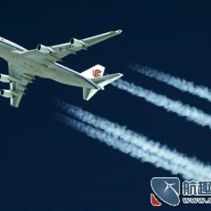 航空知识揭秘：飞机飞行为什么会产生拉烟？