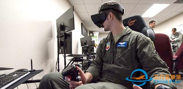 飞行模拟游戏 消费级VR头显就能培训空军飞行员？-433