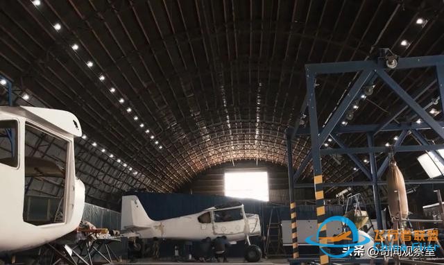 万米高空风挡破裂，机长力挽狂澜，《中国机长》背后的真实故事
