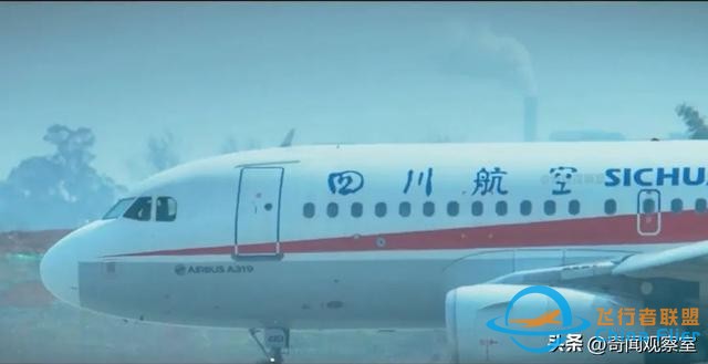 万米高空风挡破裂，机长力挽狂澜，《中国机长》背后的真实故事