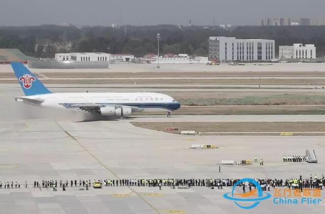 May 14 双语新闻精选：北京大兴新机场真机试飞，建造速度惊人 Airport conducts test flights-1340