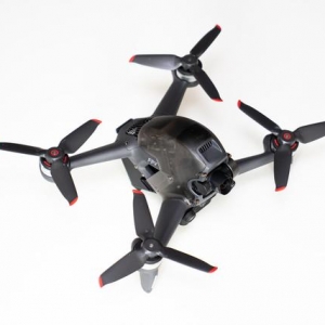 零基础也能玩的穿越机？大疆DJI FPV Combo穿越机开箱试飞
