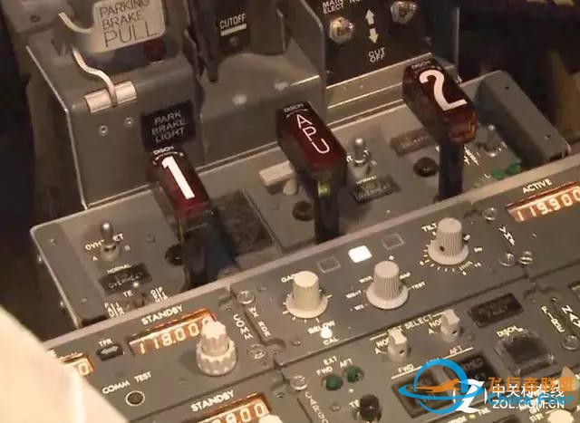 波音737飞机驾驶舱面板全解读-4274