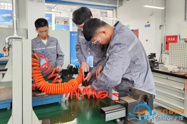 喜报！天府新区通用航空职业学院师生团队荣获省级大赛二等奖-3761