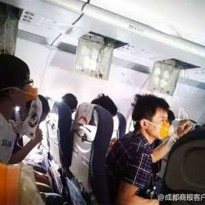 川航备降亲历者：飞机瞬间下降第一反应抱紧女朋友 担心“粉身碎骨”