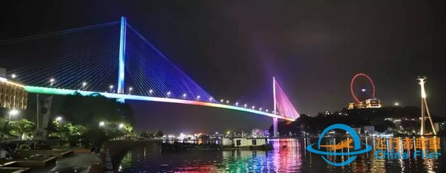 刚从越南回来 这架直升机成为改革开放33年的标志-1292