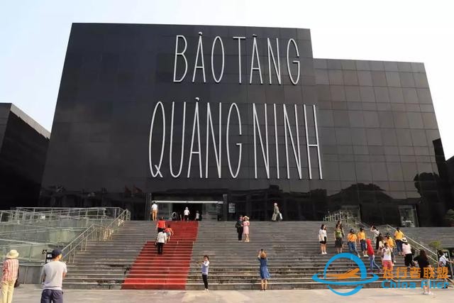 刚从越南回来 这架直升机成为改革开放33年的标志-2342