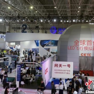 珠海航展：中国电科震撼推出全球首台LED飞行模拟器