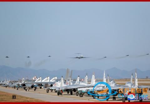 金正恩观摩朝鲜战斗飞行技术大赛 现场战机云集-6891