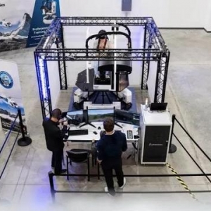 “全球首款”VR全动态直升机飞行模拟器推出