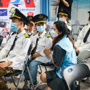 全国助残日：听障孩子走进航空运动基地体验模拟飞行