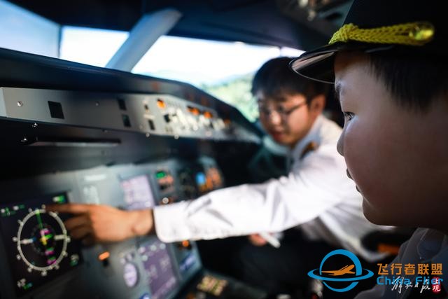 全国助残日：听障孩子走进航空运动基地体验模拟飞行-8119