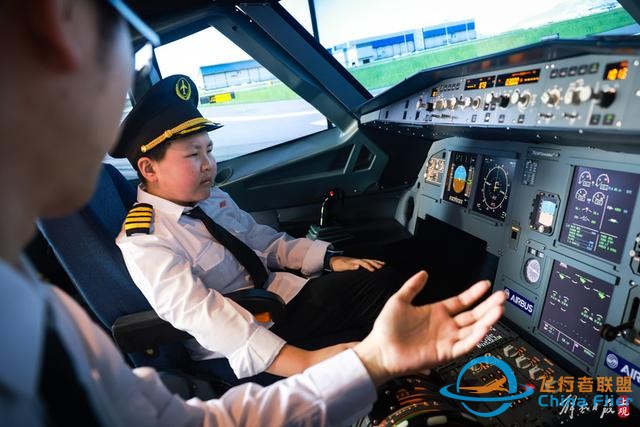 全国助残日：听障孩子走进航空运动基地体验模拟飞行-3556