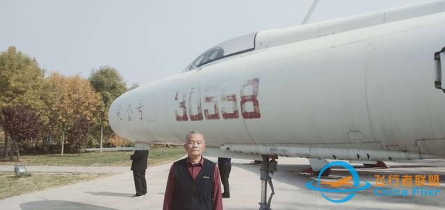飞行知识，飞机夜间飞行靠什么导航？-375