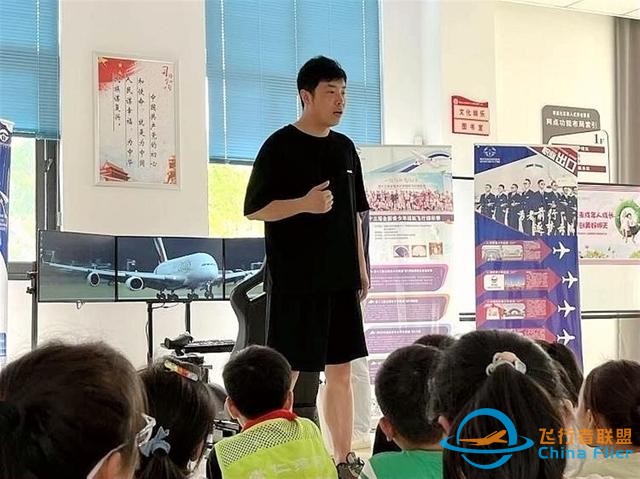 武汉硚口区常鑫社区：模拟飞行体验活动进社区，启发孩子航空航天梦-3960