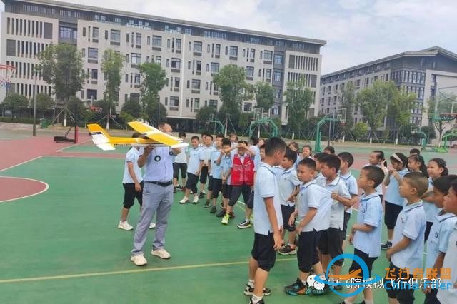 “雏鹰乘风起，天高任我飞”——模拟飞行航空志愿服务团进校园-4147