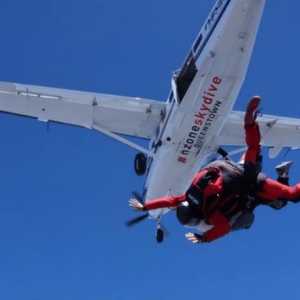 航空遇难死亡率100%，为什么不给乘客自主选择跳伞逃生的机会？