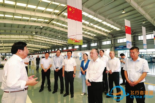 金湘军在大同市调研通用航空产业发展工作时强调 聚焦全产业链完善通航生态 持续拓展高质量发展新空间-4016