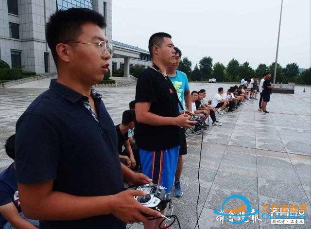 报名参军大学毕业生入役前苦练无人机技术，培养未来必备技能-521