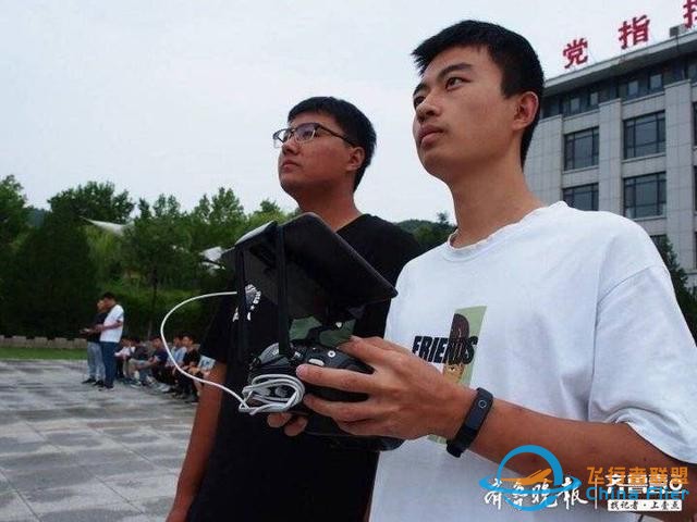 报名参军大学毕业生入役前苦练无人机技术，培养未来必备技能-2625
