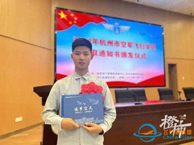 浙江今年出了名女飞行学员！高考报考飞行技术专业，都能成为飞行员吗？-3990