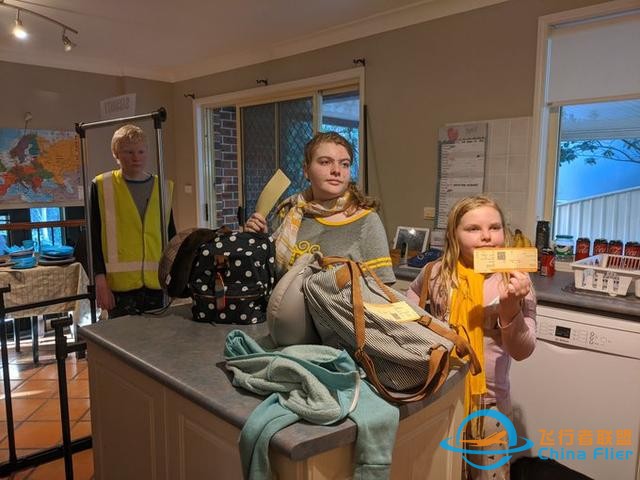 带娃在家模拟飞行15小时，引网友围观：用爱和创意抵御生活的无奈-6741