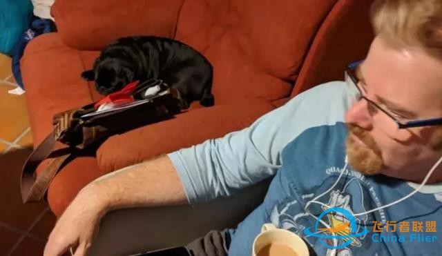 带娃在家模拟飞行15小时，引网友围观：用爱和创意抵御生活的无奈-1206