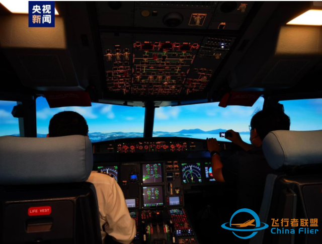 中国首个自研“全动飞行模拟机视景系统”发布：半天就能重建2000平方公里城市，3天“造”1个机场-1953
