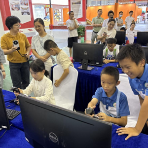 2024“爱运动 爱飞行”模拟飞行进社区
