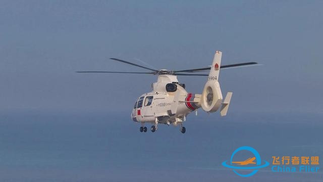 黄岩岛上空紧张一幕：解放军直9如泰山压顶，菲方女记者直呼上帝-970
